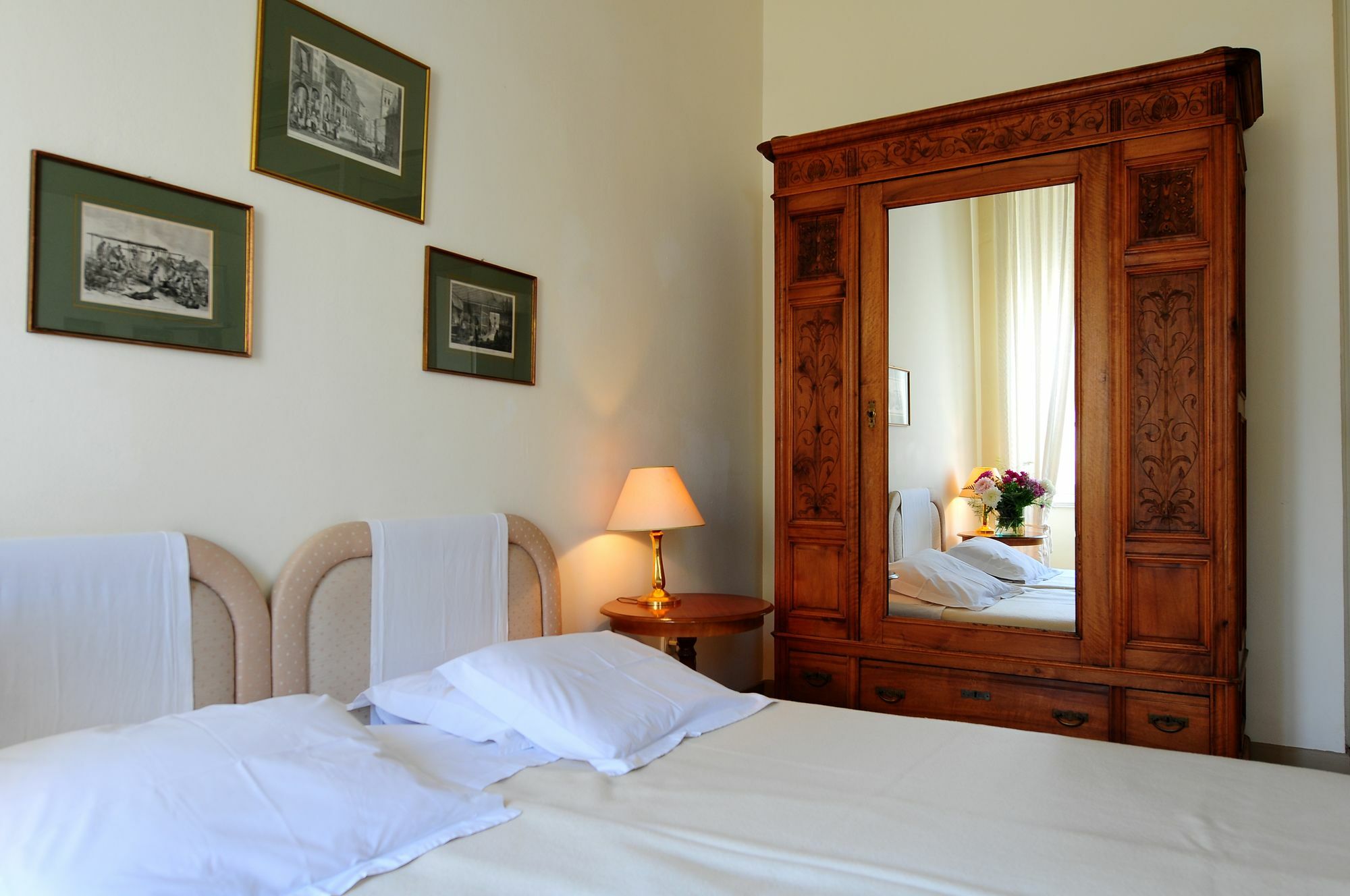 Hotel Omiros Ermoupoli Ngoại thất bức ảnh